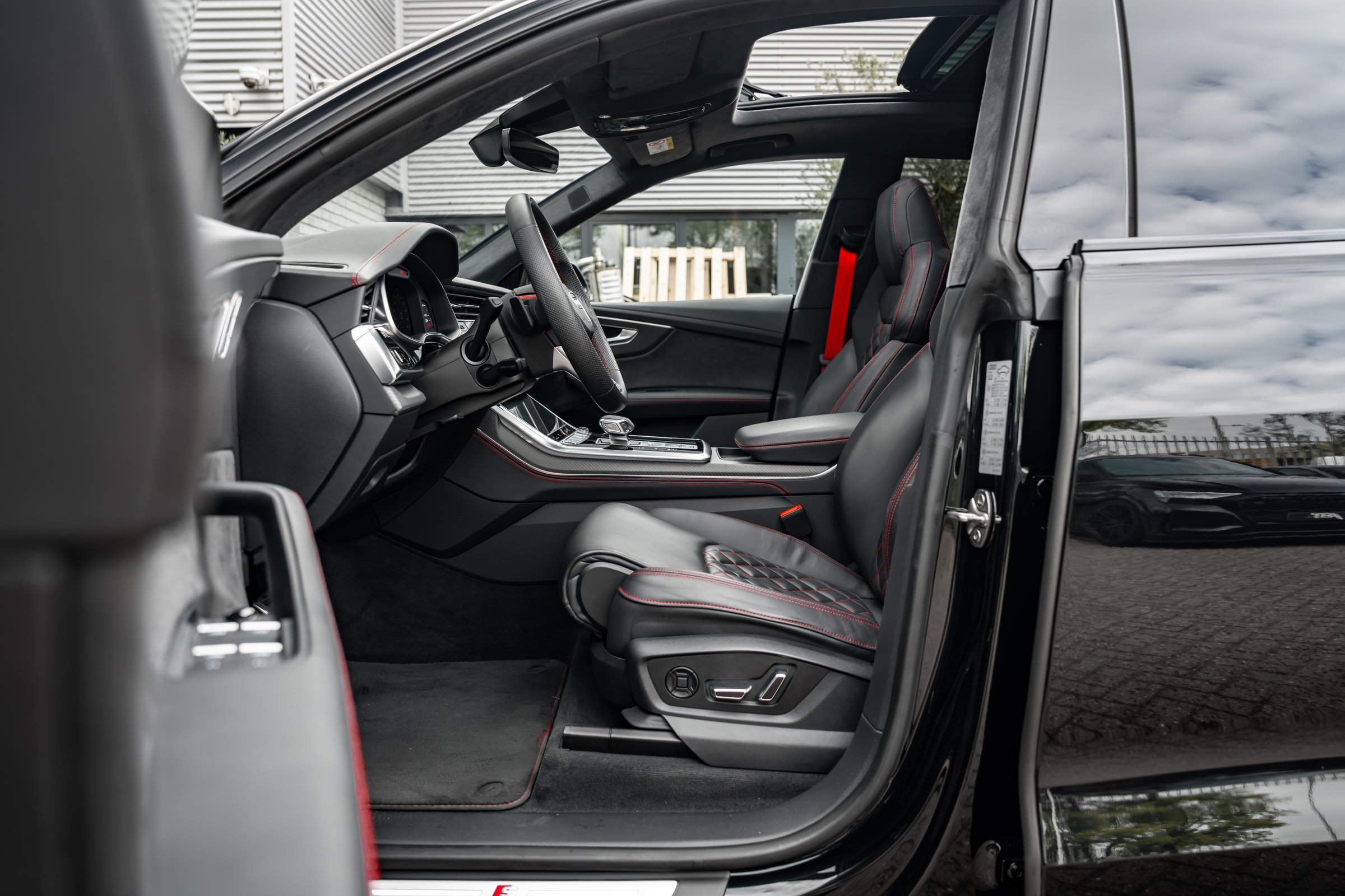 Audi Q8 60 TFSI e ABT Aero Competition  — interieur 4