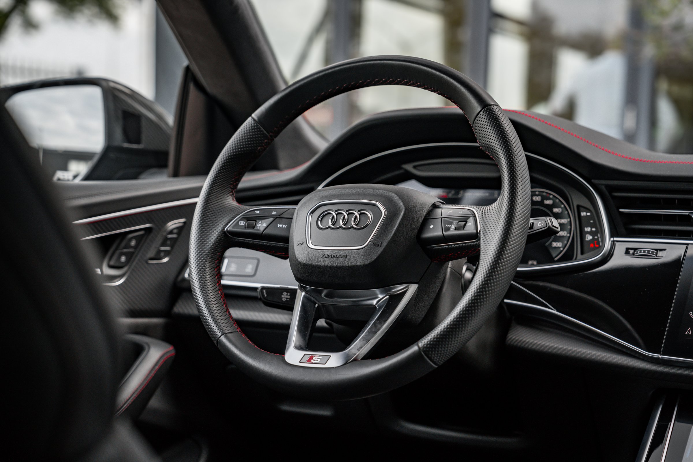 Audi Q8 60 TFSI e ABT Aero Competition  — interieur 2