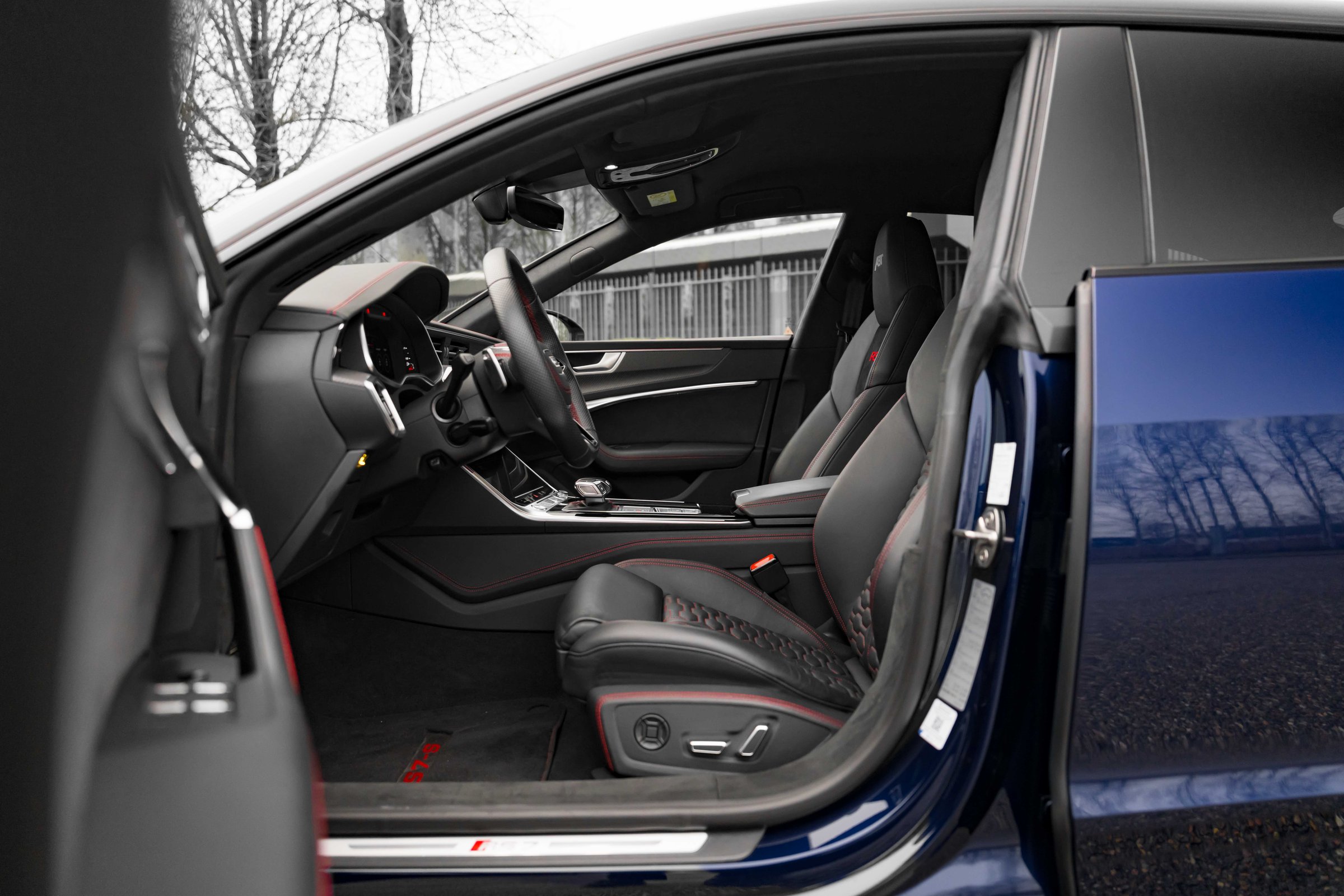 Interior 4