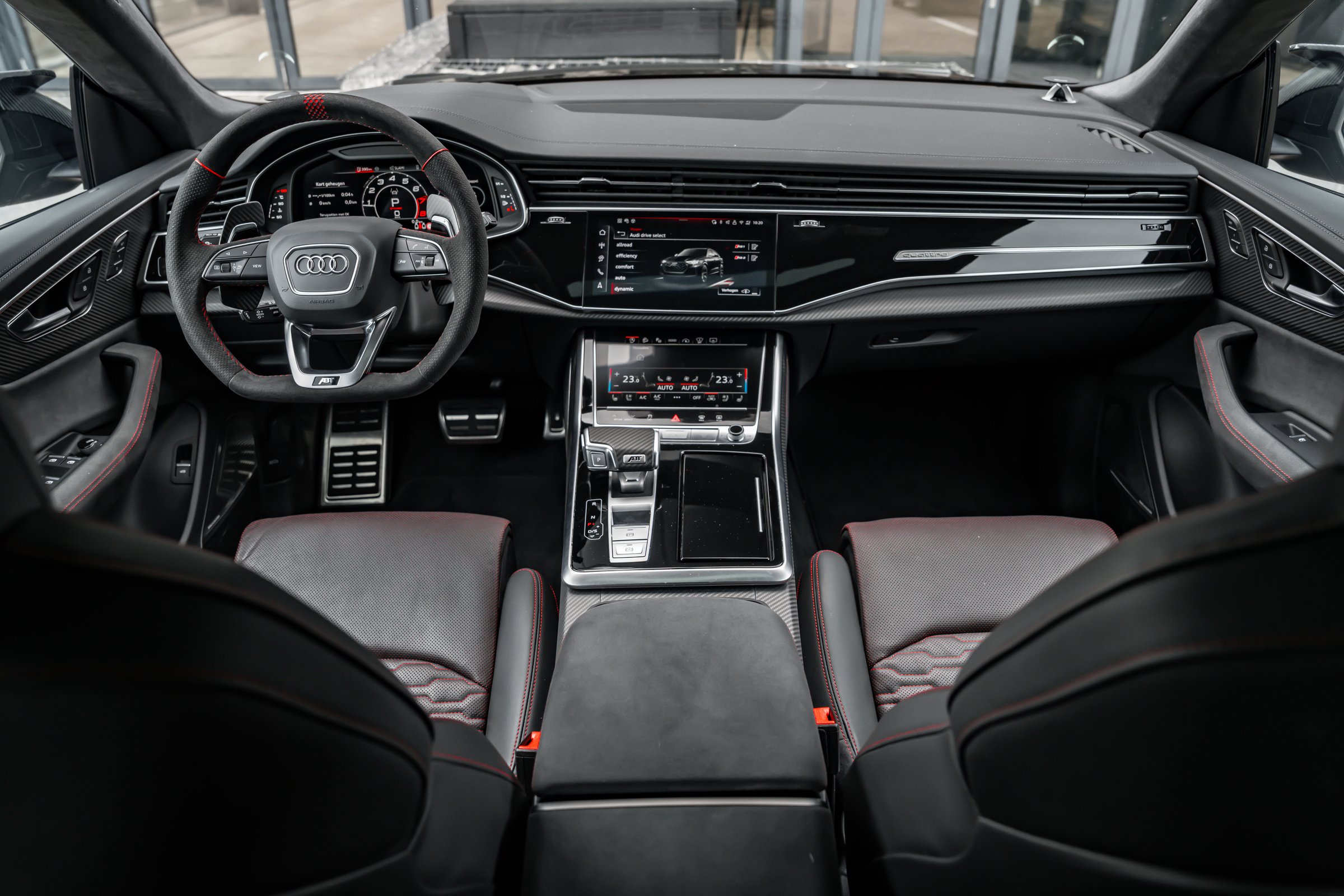 Audi RSQ8-LE ABT Legacy Edition 1 of 125 760pk  — interieur